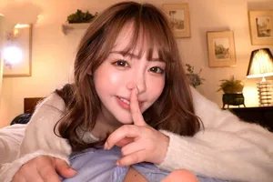 Cô ấy rất lẳng lơ ngay từ khi còn trẻ. Một cô bé loli 18 tuổi với mái tóc đuôi ngựa hai bên vừa được phát sóng. Cô ta có một cái lồn béo như hổ trắng không có lông, nhấc chân lên và nhét một cái "của quý" giả vào sâu bên trong, nói những lời tục tĩu và hét lên